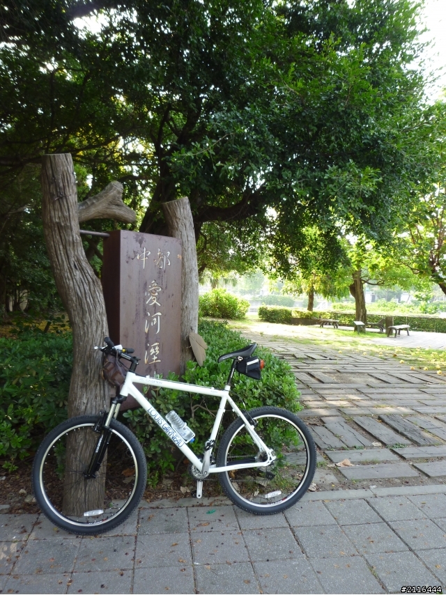 大白LG趴趴走(高雄愛河之心篇)