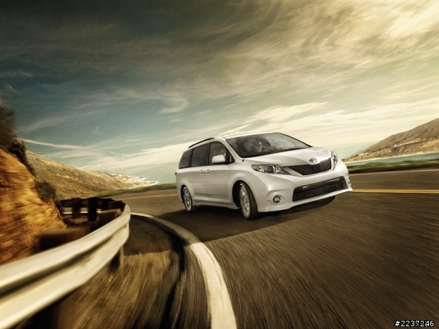TOYOTA Sienna 休旅車你會買Sienna 2.7還是3.5好？