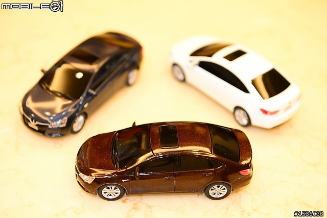 電動車充電座裝置完成，柏金橙色模型車已可在各地生活館索取。