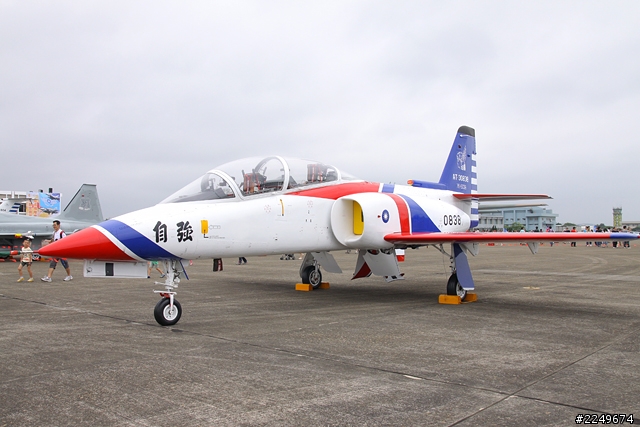 SUV油耗終極挑戰 空軍表演同場加映！