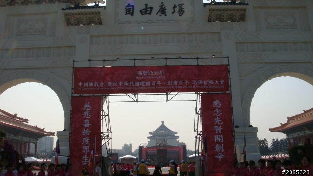 百年浴佛的靓妹