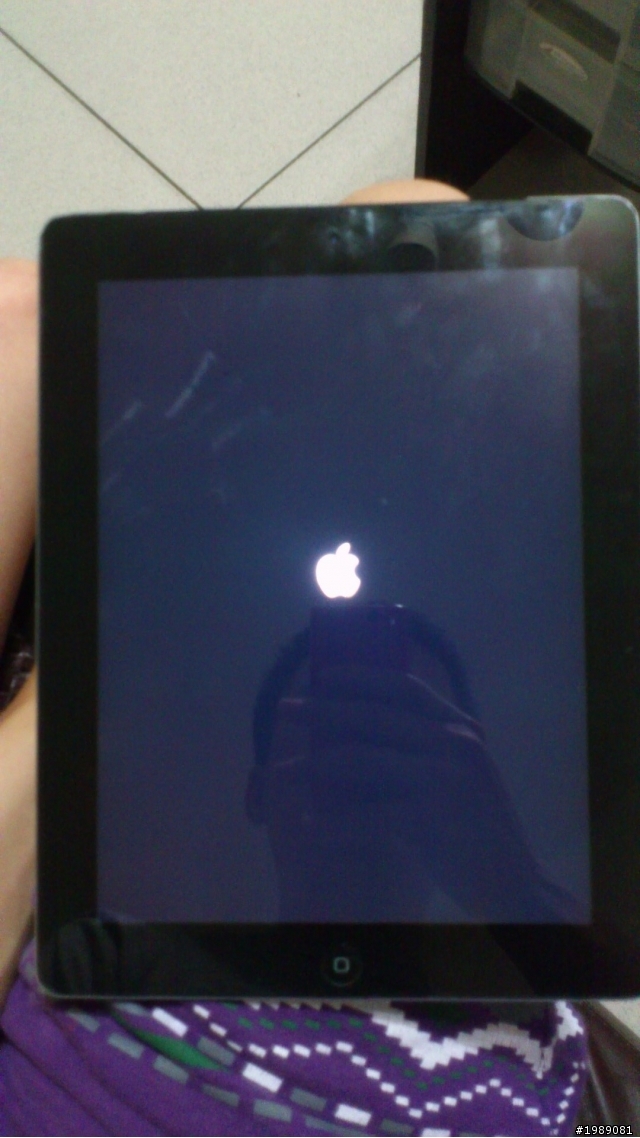 我的IPAD2變這樣了= =