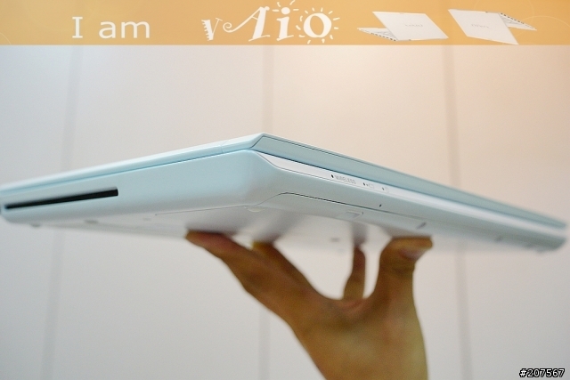 I am Vaio-- 與白色精靈的邂逅-Sony Vaio svs13113FWW