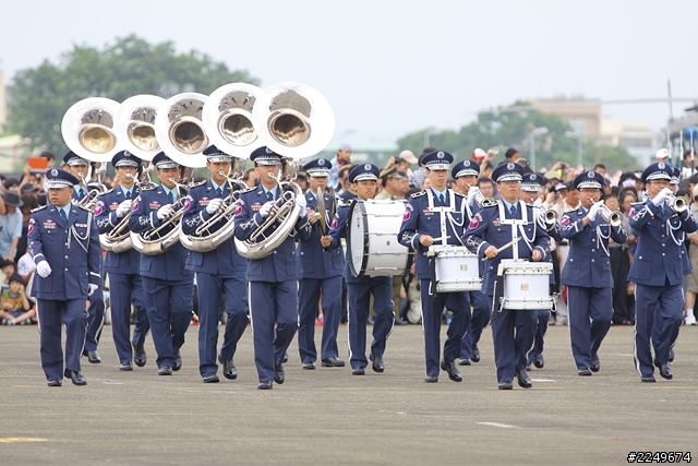 SUV油耗終極挑戰 空軍表演同場加映！