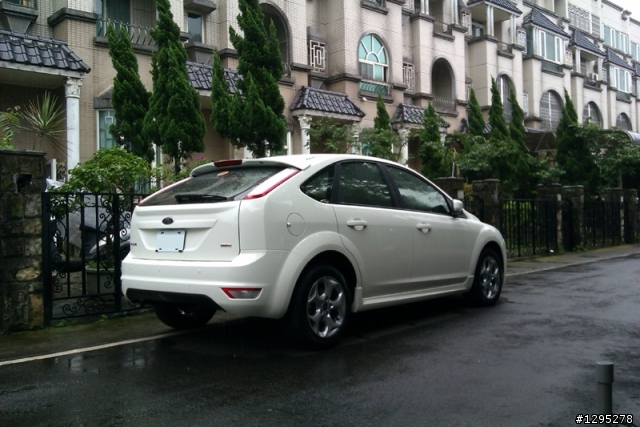 RF-Design 上下平把方向盤+Focus II 白佛遲來的開箱文