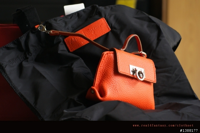 Salvatore Ferragamo 春夏折扣 之 迷你SOFIA零錢包兼購物袋