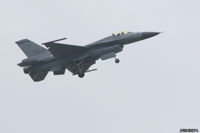 SUV油耗終極挑戰 空軍表演同場加映！