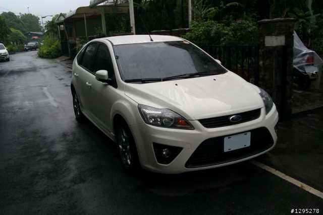 RF-Design 上下平把方向盤+Focus II 白佛遲來的開箱文