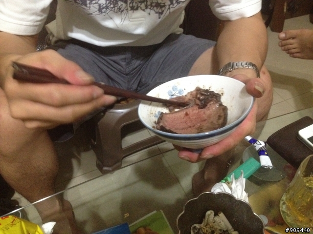 準備明天晚上的大餐，英式烤牛肉