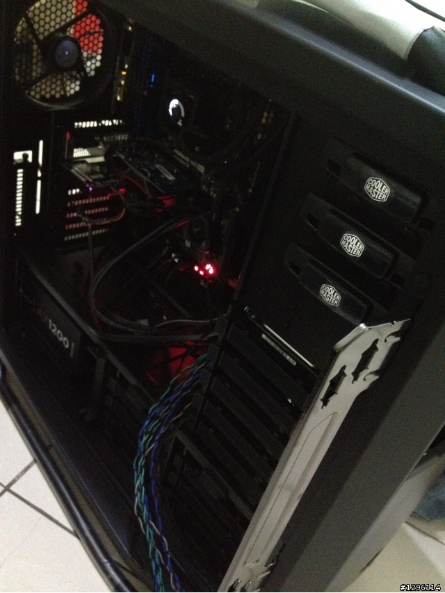 [開箱圖多]三年之後酷媽COSMOS II I7 3820與海盜船H100水冷的享受...