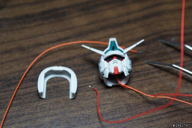 [ 鋼彈模型 ]MG AGE-1 腦部挖空LED置入手術