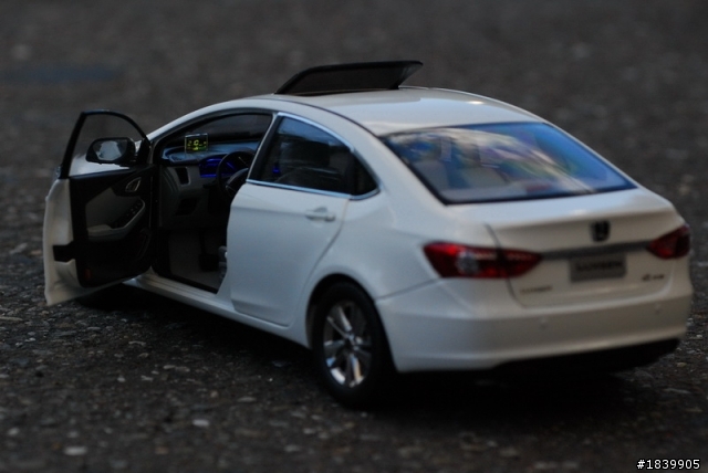 Luxgen 5 sedan 1:18 開箱  (第一次開箱...)