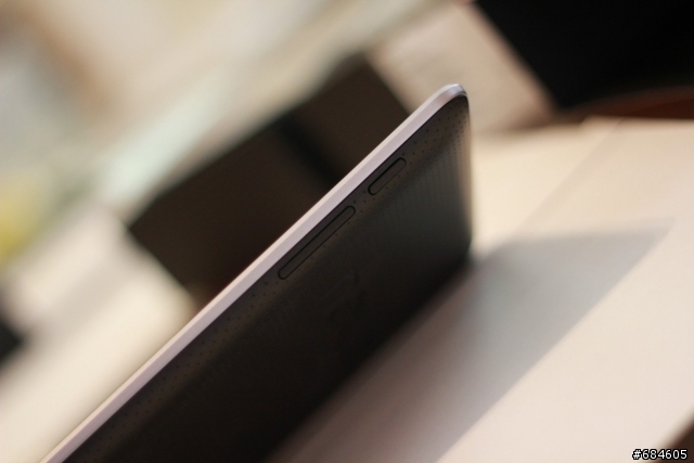 非常不專業之Google Nexus 7 開箱文~