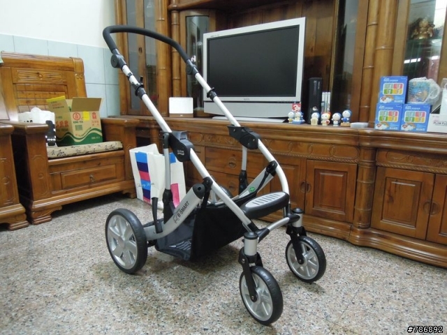 開箱_嬰兒床、IPCAM、搖籃汽座、揹袋、推車