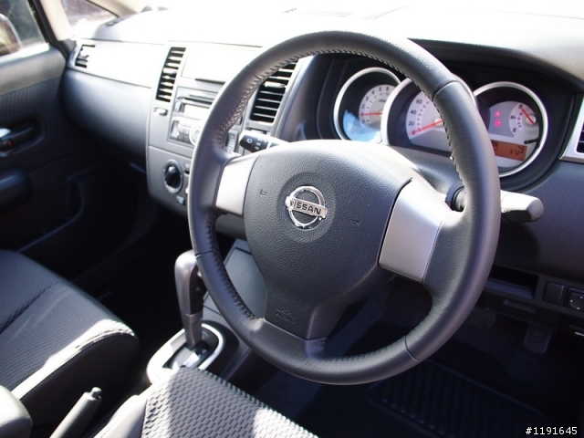 [新車開箱] Nissan Tiida 我的巧克力踢打!!