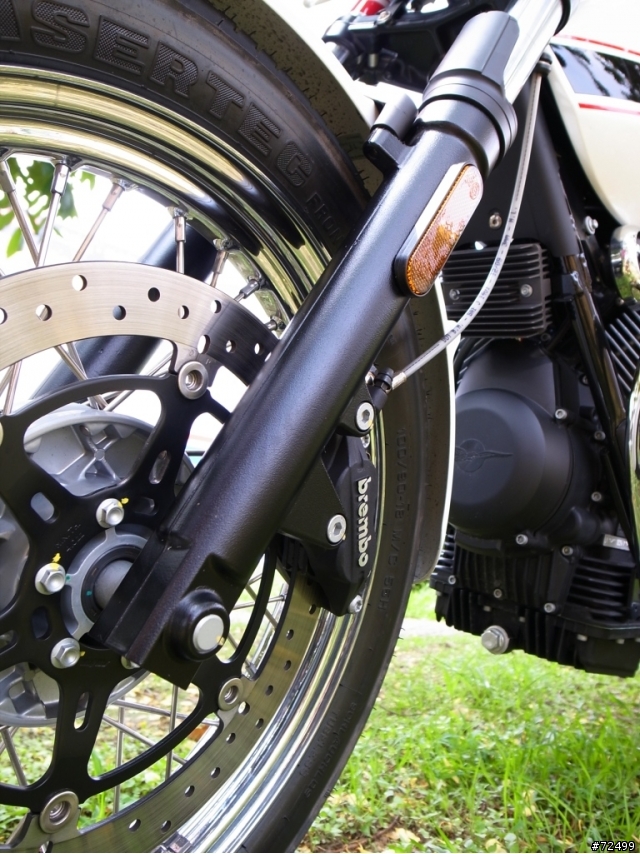 [開箱] (7/29更新) 就是愛復古風!! Moto Guzzi V7 Classic 圖多見諒!