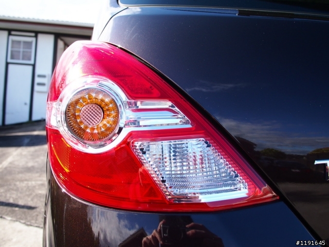[新車開箱] Nissan Tiida 我的巧克力踢打!!