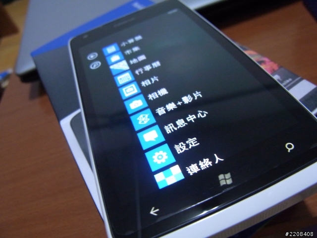 (閒來無事拍了些圖)芬蘭經典極致工藝開箱-Lumia 900