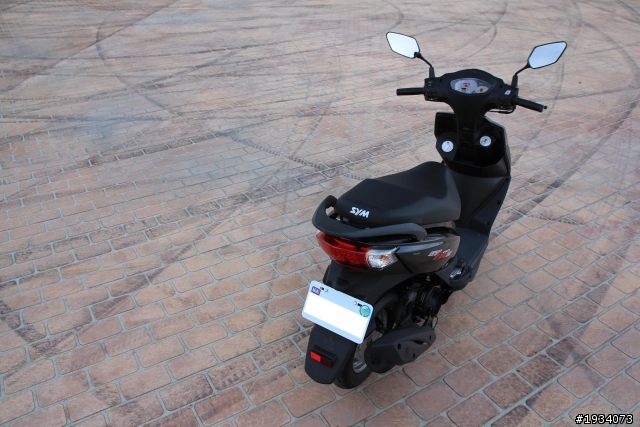 [開箱] 很搞剛的SYM GT125 EVO開箱分享