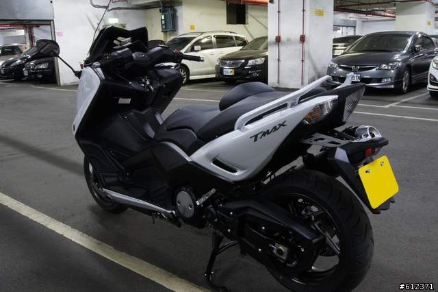 T-MAX 530 從入手到現在終於可以幫它拍照了!! 2012-07-10 新增前盾牌小夜燈改裝