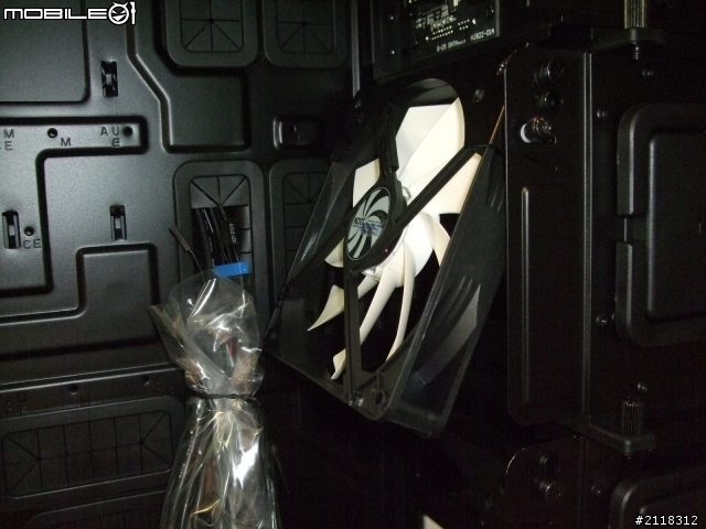 (開箱)新入手的NZXT Switch 810 機殼圖多