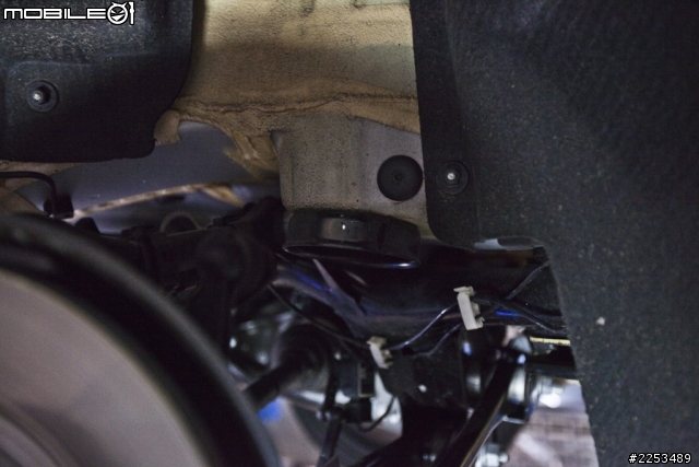 BMW F20 小小開箱文(7/17小小改裝 KW V3 避震器)