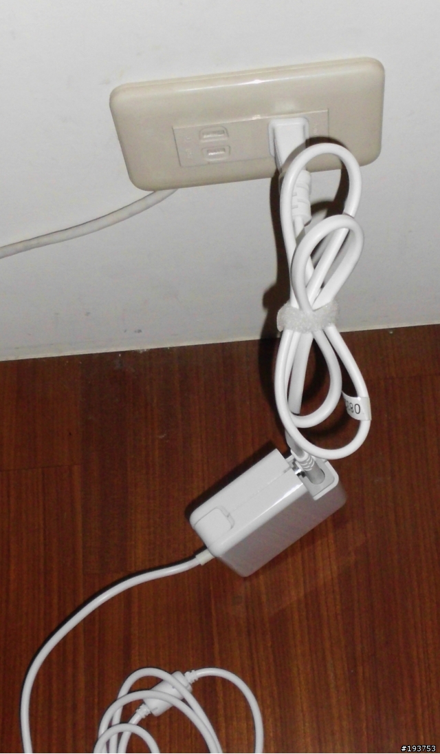 頭疼常常忘了帶電源線，終於讓我找到和APPLE同樣是免電源線的筆記型電腦變壓器了