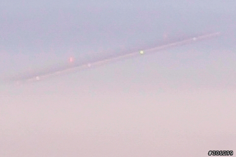 拍淡水夕陽意外拍到的不明物體 ! 有人知道是甚麼嗎?