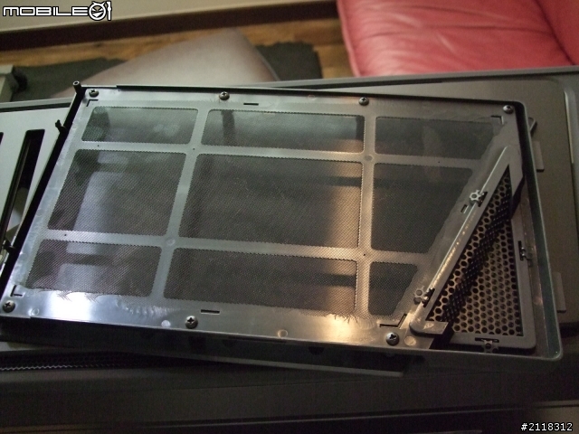 (開箱)新入手的NZXT Switch 810 機殼圖多
