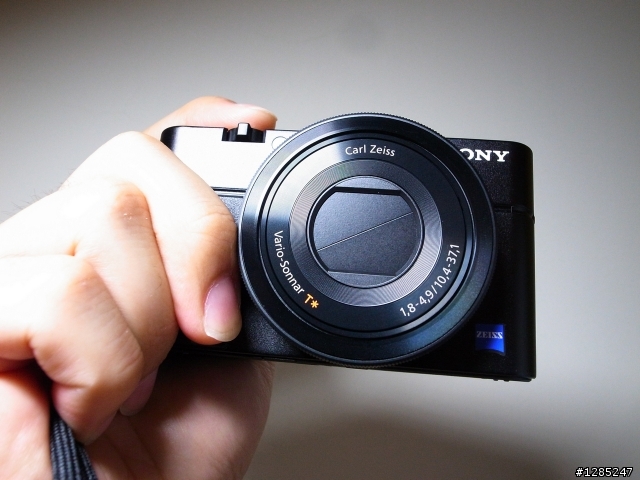 幫 RX100 加個小握把：Flipbac Camera Grip