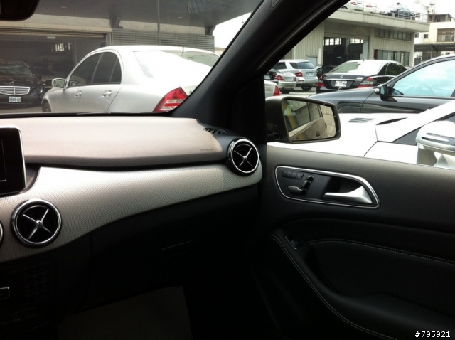 瞧見 B200CDI~