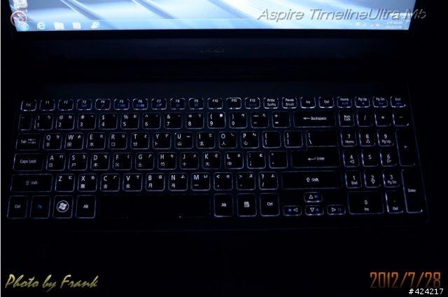 [開箱] 輕薄大螢幕 Acer Aspire Timeline Ultrabooks M5 - 581TG