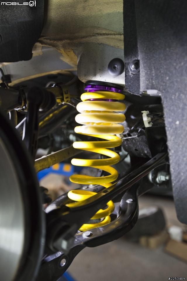 BMW F20 小小開箱文(7/17小小改裝 KW V3 避震器)