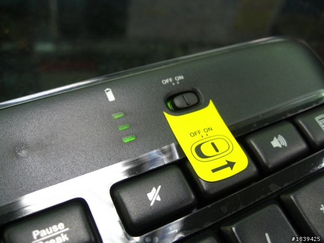 Logitech 羅技 K800 無線炫光建盤 簡易開箱分享