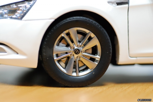 Luxgen 5 sedan 1:18 開箱  (第一次開箱...)