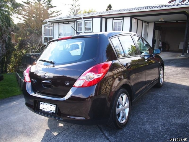 [新車開箱] Nissan Tiida 我的巧克力踢打!!