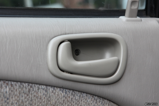 [請益]00年 TOYOTA美規COROLLA門內把手顏色