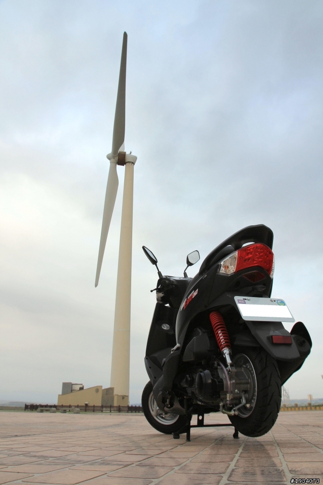 [開箱] 很搞剛的SYM GT125 EVO開箱分享