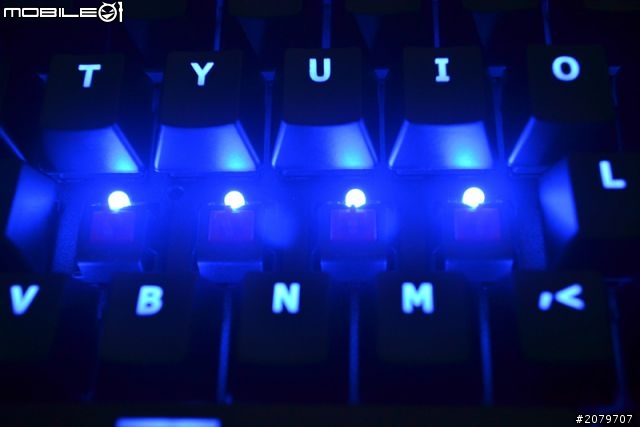 GIGABYTE Aivia Osmium  機械鍵盤入 (不專業開箱文）