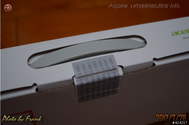 [開箱] 輕薄大螢幕 Acer Aspire Timeline Ultrabooks M5 - 581TG