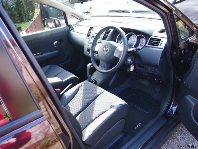 [新車開箱] Nissan Tiida 我的巧克力踢打!!