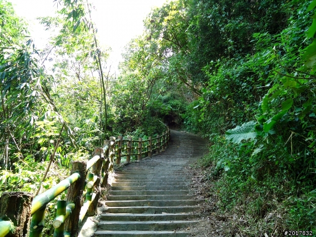 2012-7-10高雄燕巢惡地形絕地逢生險象之旅