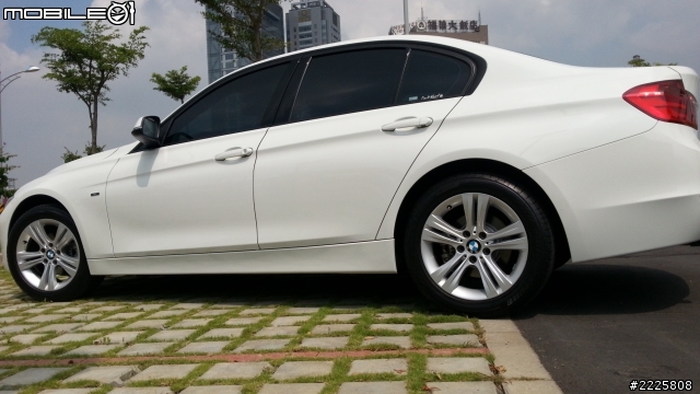 開箱2  BMW  F30  320i SPORT 白   圖多