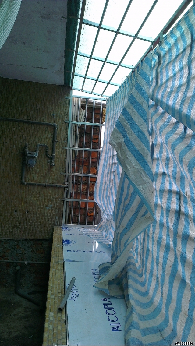這樣的後陽台該裝室內強排, 室外機 ?