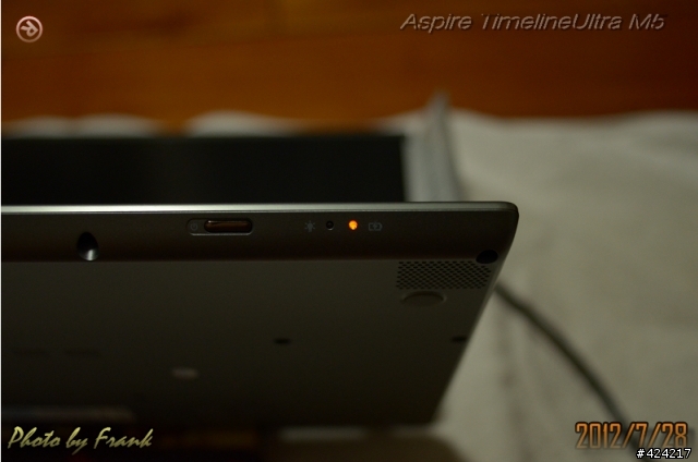[開箱] 輕薄大螢幕 Acer Aspire Timeline Ultrabooks M5 - 581TG