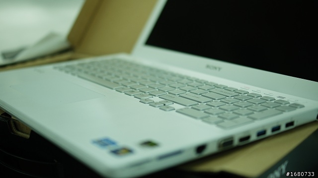 VAIO SVS151190X "夢想中的純白"終於到手