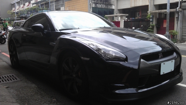 巧遇NISSAN GT-R