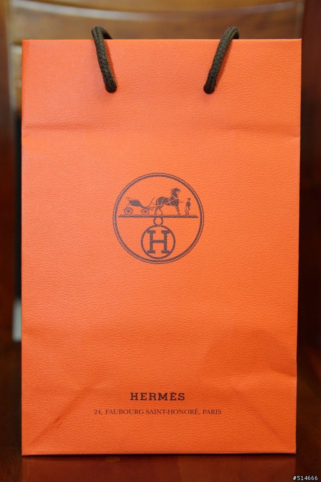 隨身好搭檔--Louis Vuitton "Milla Clutch MM" & Hermes "Bastia in 18 etoupe"