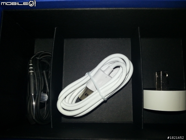 Nokia Lumia 900開箱