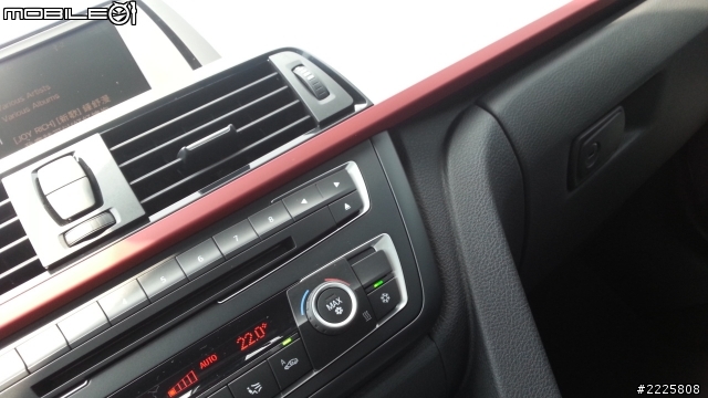 開箱2  BMW  F30  320i SPORT 白   圖多